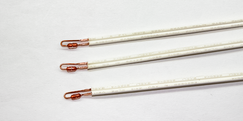 小型壓方焊接機(jī) - 精密點(diǎn)焊機(jī) - 4 NTC熱敏電阻與多股線焊接