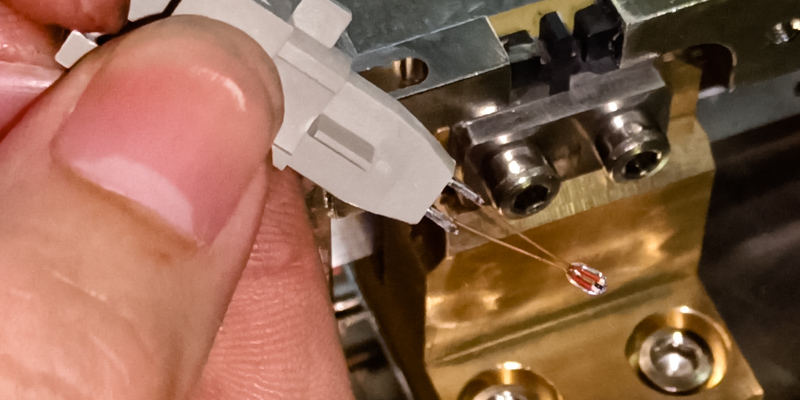 精密雙壓方焊接機-NTC電阻焊線機 - 線束整形焊接機 - 6