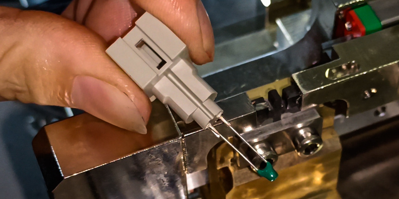 精密雙壓方焊接機-NTC電阻焊線機 - 線束整形焊接機 - 5