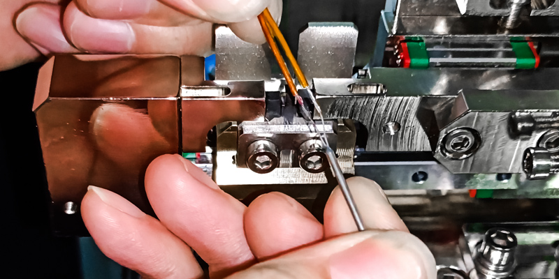 精密雙壓方焊接機-NTC電阻焊線機 - 線束整形焊接機 - 7